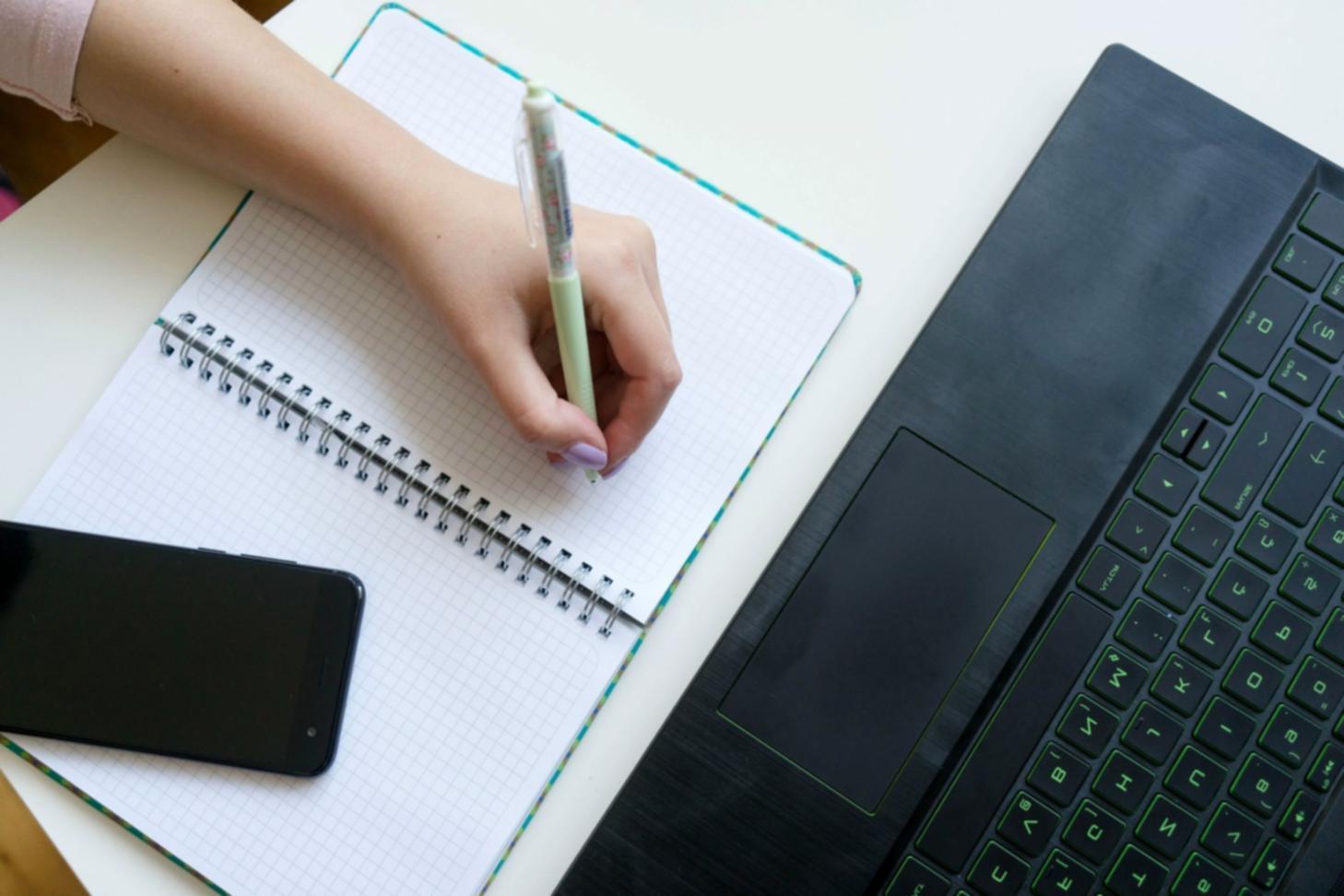 Environnement professionnel d'analyse SEO avec données réelles